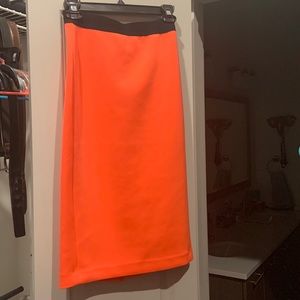 Elastic waist pencil skirt. Neon peach color